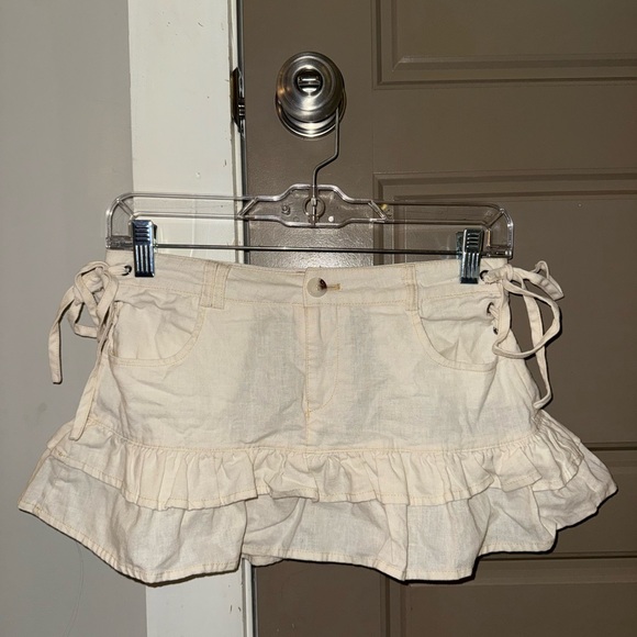 Edikted Dev Ruffle Linen Look Mini Skirt - Picture 2 of 4